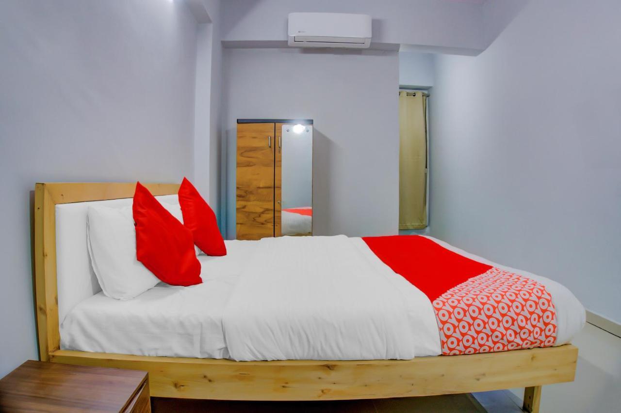 Oyo 75173 Hotel Regency Surat Eksteriør bilde