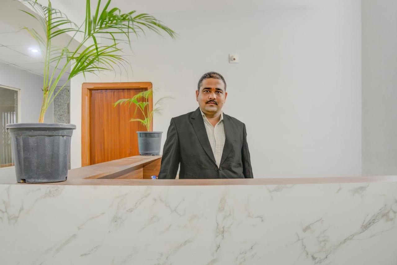Oyo 75173 Hotel Regency Surat Eksteriør bilde