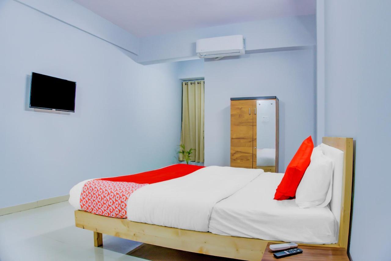 Oyo 75173 Hotel Regency Surat Eksteriør bilde